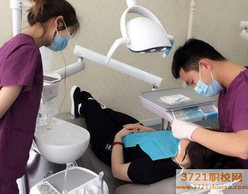 济南男生读口腔专业好吗?好就业吗