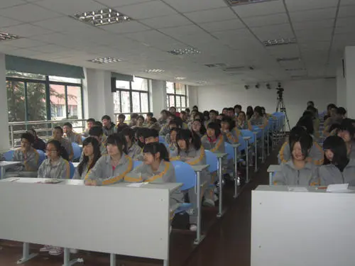 【武汉航空学校】武汉哪个航空服务学校好及录取分数线是多少