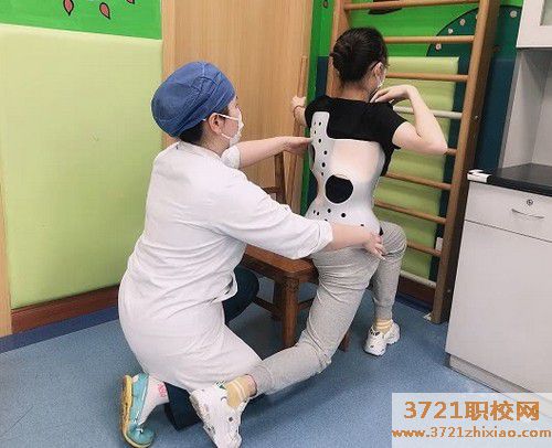 济南康复治疗专业一年学费多少钱