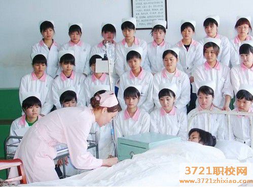 武汉初中毕业读什么卫校