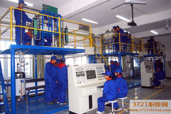 【榆林石油学校】米脂县职教中心化学工艺专业