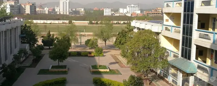 洛川县职业中等中专专业学校学费