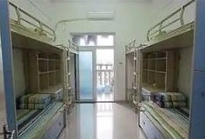 岚皋县职业教育中心的宿舍条件和食堂情况