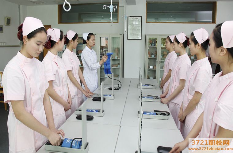 陕西省商洛市中专卫生学校学费