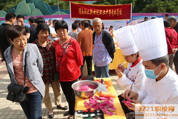 【渭南烹饪学校】渭南新东方烹饪技能培训学校参加职教周启动仪式