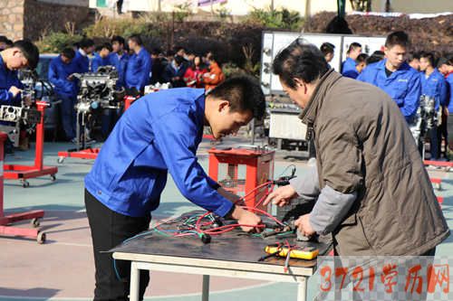 【南昌汽车维修学校】武汉东湖光电技工学校汽车维修专业