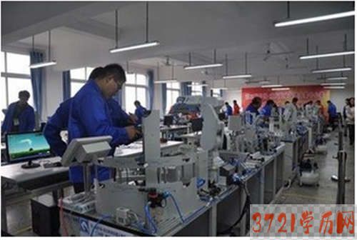 【武汉数控学校】湖北汽车工业实验技工学校数控加工(机电一体化方向)