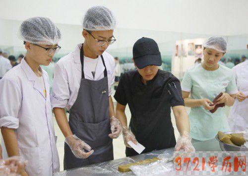 黑龙江医药卫生�厨师��业学校 中西面点专业