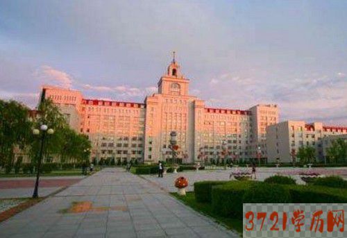 哈尔滨市中专商业学校招生简章