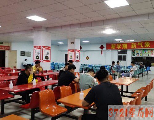 【技术学校】东北工程技术学校住宿条件和食堂情况