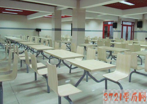 【哈尔滨卫生学校】哈尔滨医护卫生学校的住宿条件和食堂情况