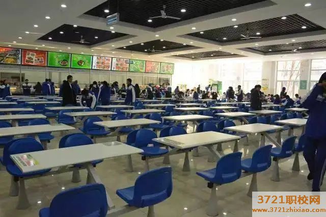 长春市博大中等职业学校食堂情况