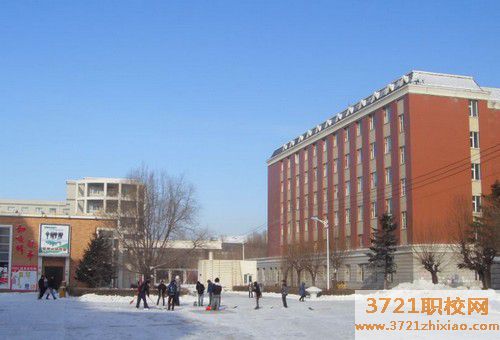 吉林省长春现代中专管理学校学费