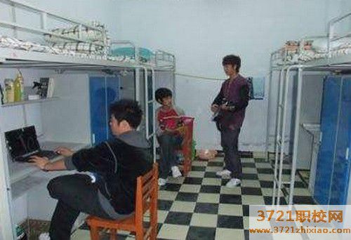 吉林省长春现代中专管理学校宿舍食堂