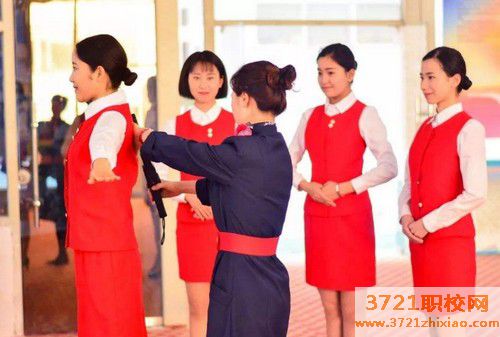 哈尔滨哪个学校的高铁乘务专业好一些