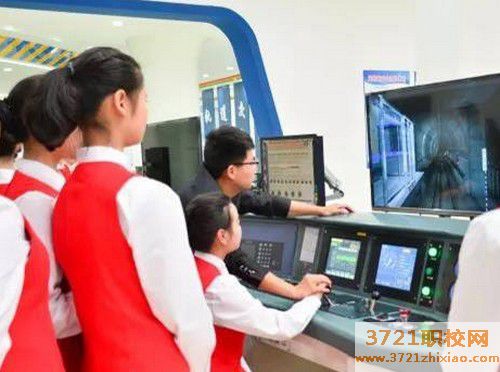 哈尔滨女孩想上高铁工作要上什么学校