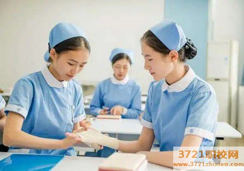 【哈尔滨护理学校】哈尔滨护理学校报名条件及报名时间