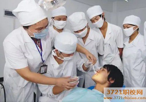 哈尔滨口腔专业一年学费多少钱