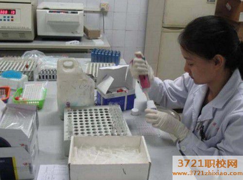 哈尔滨医学检验专业一年学费多少钱