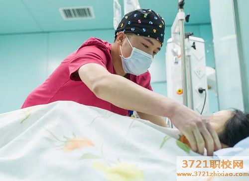 哈尔滨男生读助产专业好吗?好就业吗