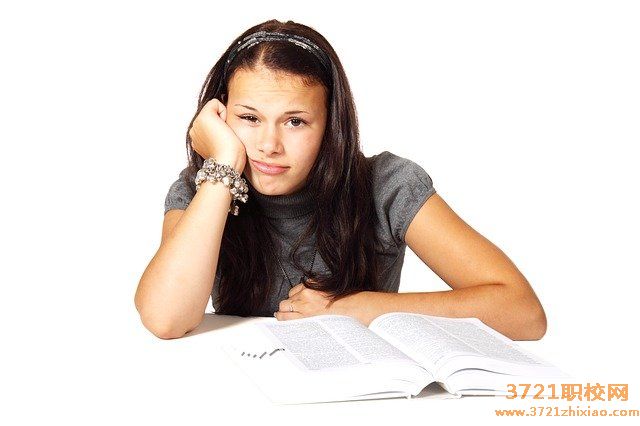 海南省第三卫生学校学费、报名费多少?