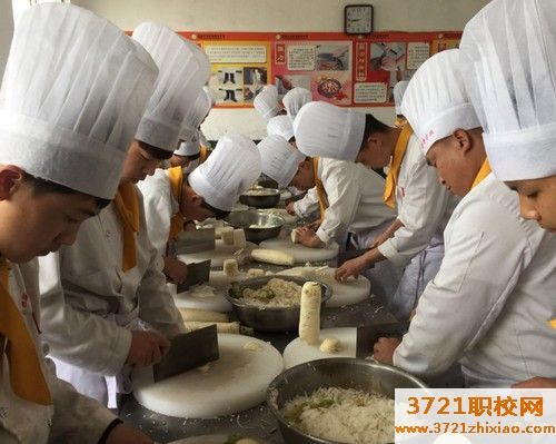 西安学厨师每年学费多少