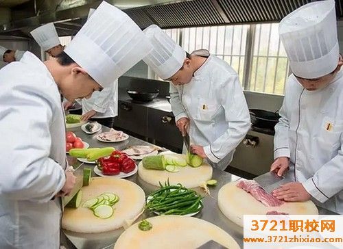 太原学厨师每年学费多少