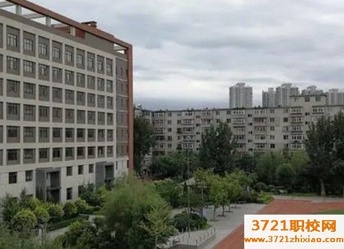 太原初中毕业3十2学校