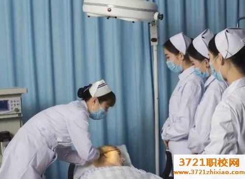 重庆女生初中毕业学什么专业好