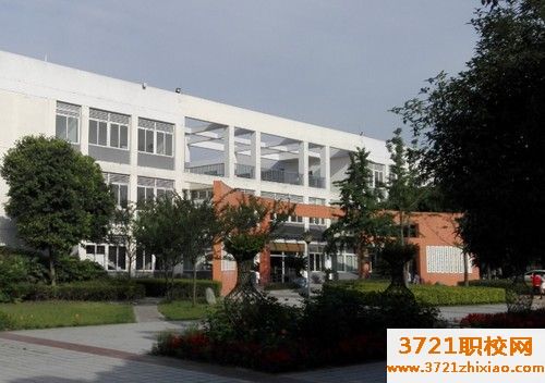 重庆女生读什么职高好