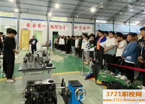 安徽芜湖汽车修理专业一年学费和生活费要多少