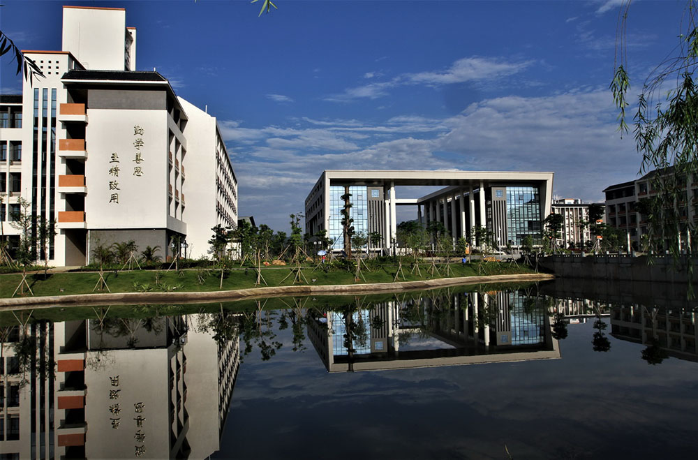 惠州卫生职业技术学院-图书馆.jpg 惠州卫生职业技术学院-图书馆.jpg