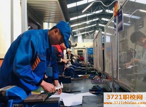 青岛初中毕业找技校