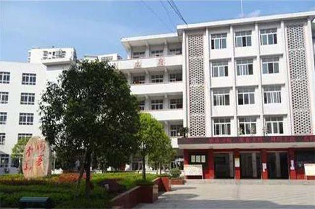 山东莱阳卫生学校学费一年多少钱