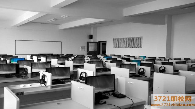 河北新龙科技技工学校有计算机专业吗?