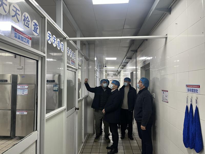 【常州旅游商贸】市委教育工委书记司马双龙一行视察常州旅游商贸高等职业技术学校食堂