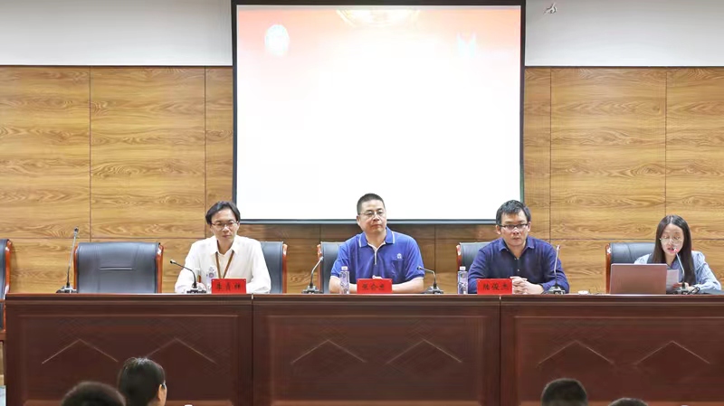 【南通市蓝领技】南通市蓝领技工学校举行校企合作揭牌暨订单班企业奖学金发放仪式