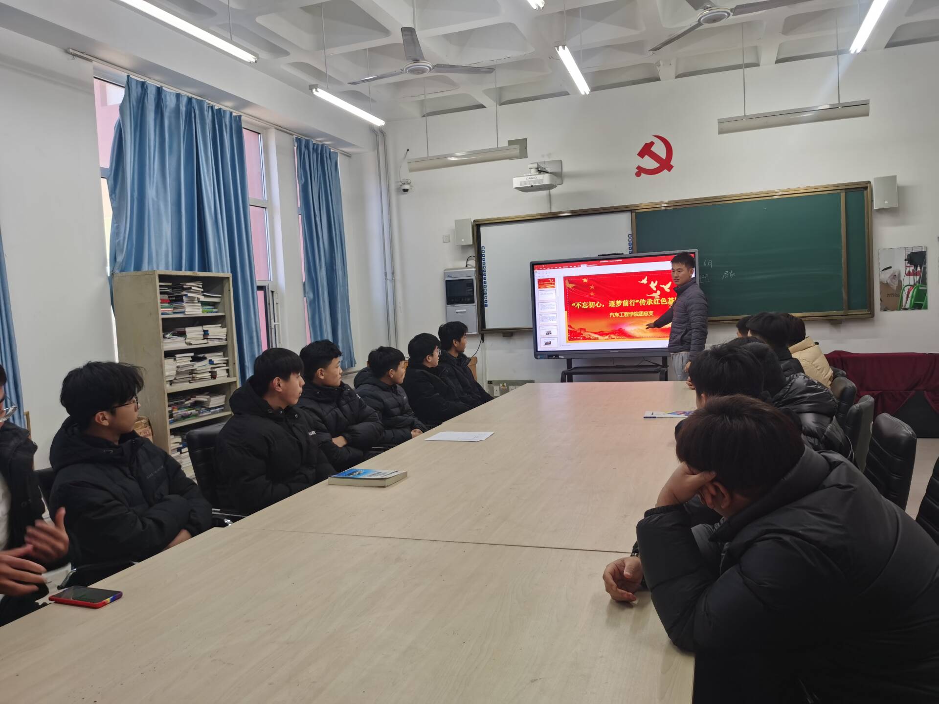 【济南技师学院】济南技师学院汽车工程学院团总支关于开展“不忘初心，逐梦前行” 传承红色基因的主题团课