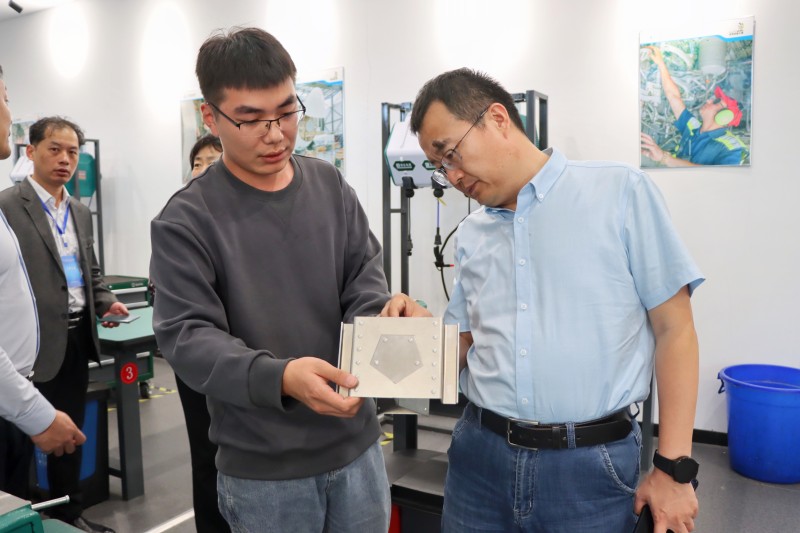 【日照技师学院】省特色化专业中期评估组莅临日照市技师学院检查指导工作