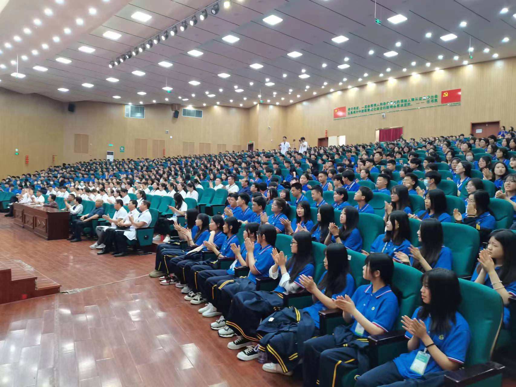 【潍坊职校】潍坊弘景中医药学校表彰大会暨文艺汇演