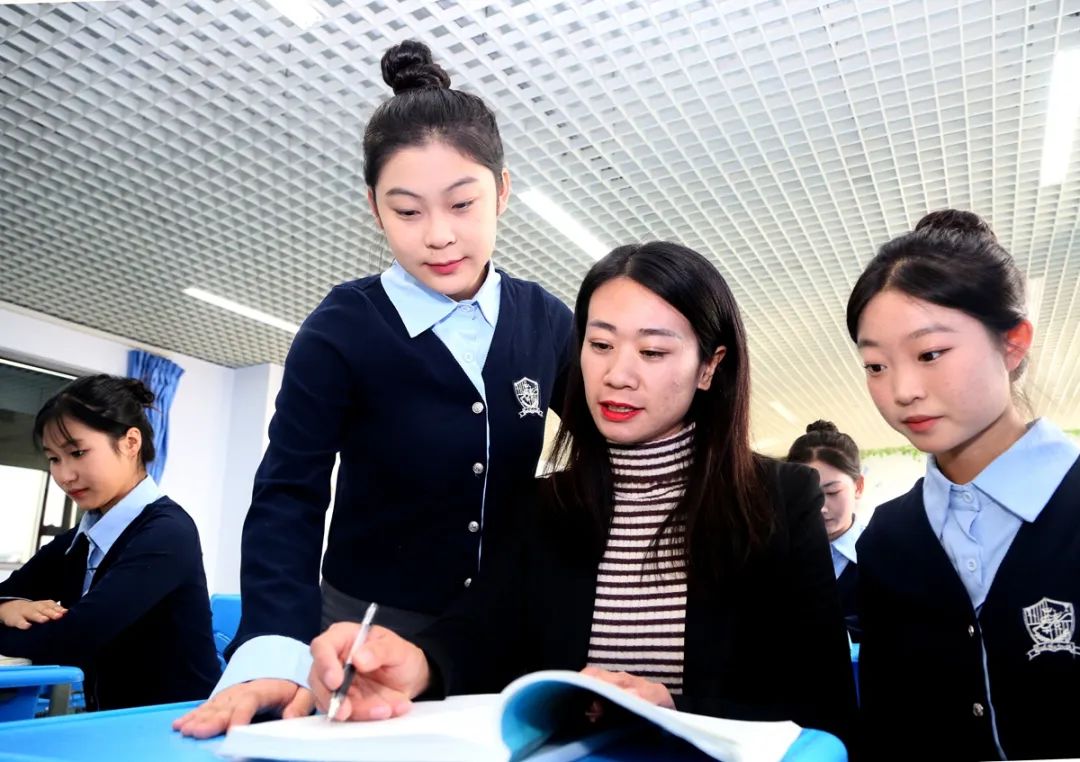 【张家口职教中心】张家口市职教中心教师作为优秀典型接受央媒采访