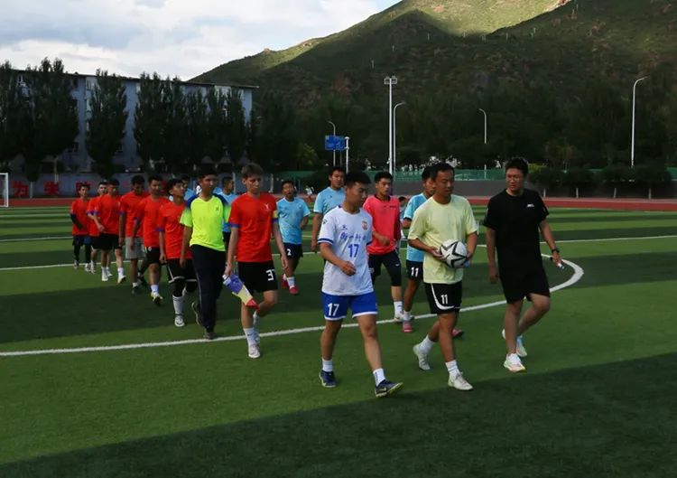 【张家口职教中心】张家口市职教中心与新疆和硕县高级中学举办足球友谊联赛