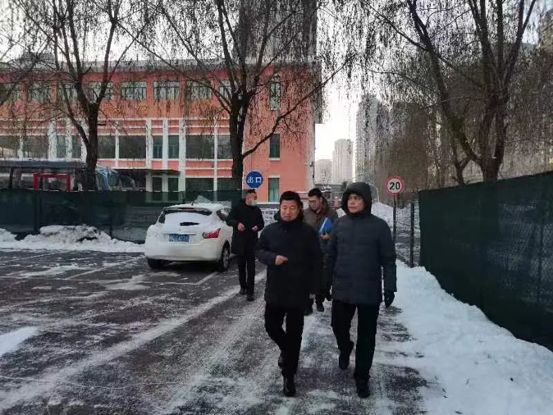 【哈尔滨职业学校】市教育局安全工作检查组莅临哈尔滨轻工业学校进行节前校园安全工作专项检查