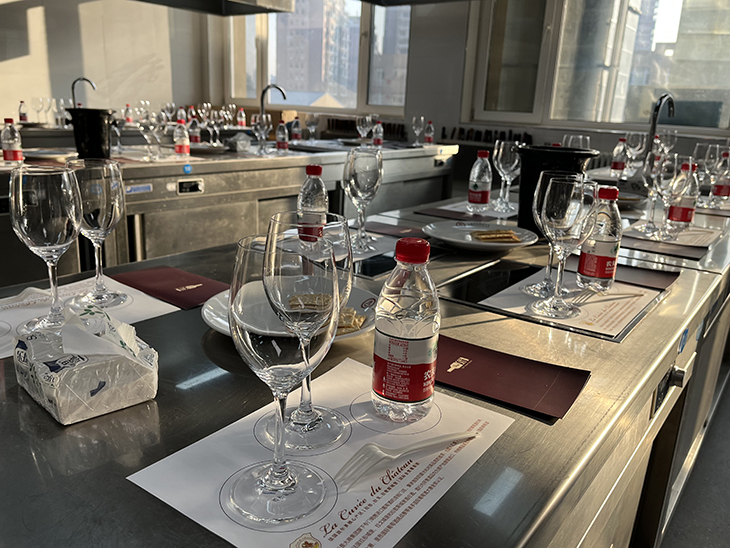 【大连烹饪学校】大连烹饪学校联合大商新玛特集团举办调饮专业研训活动