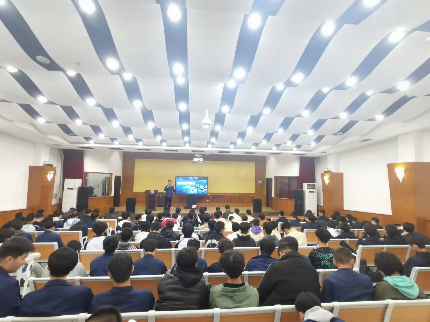 【大连技师学院】大连市技师学院开展“科技创新进校园”主题活动