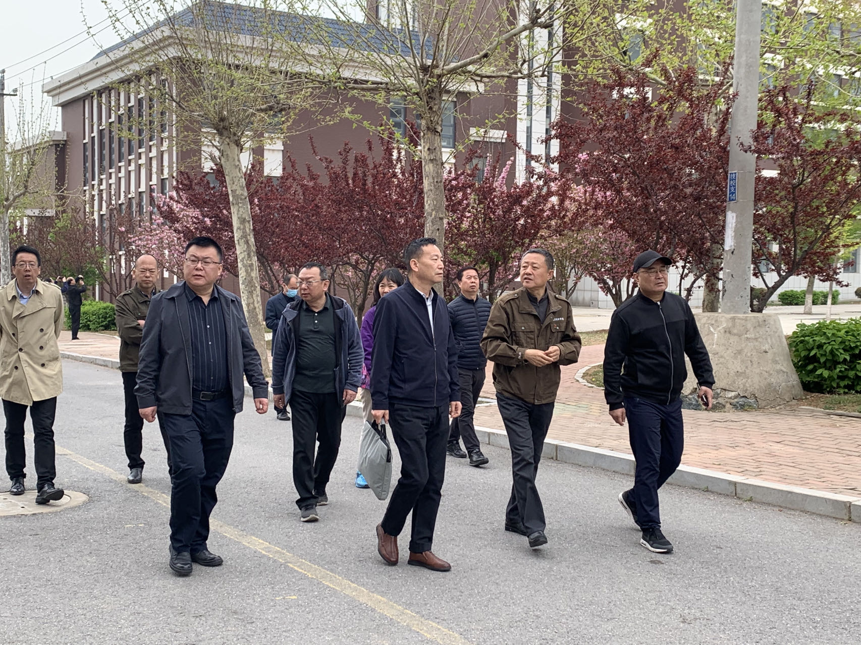 【大连技师学院】乌鲁木齐市教育局考察团来大连市技师学院考察交流