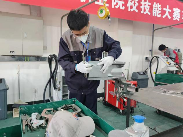 【大连技师学院】大连市职业院校技能大赛车身修理赛项在大连市技师学院圆满结束