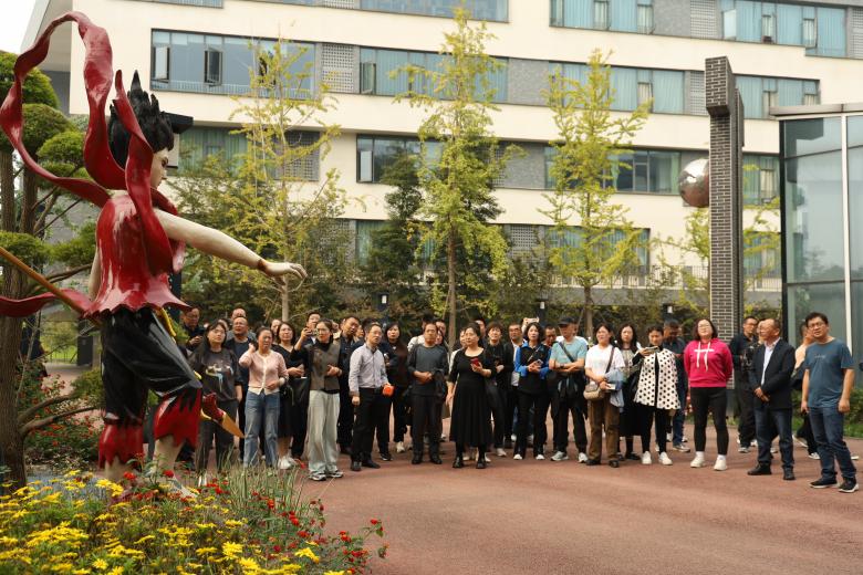 【成都职业学校】甘肃省职业院校骨干教师科研能力提升培训班老师莅临青苏职中参观考察