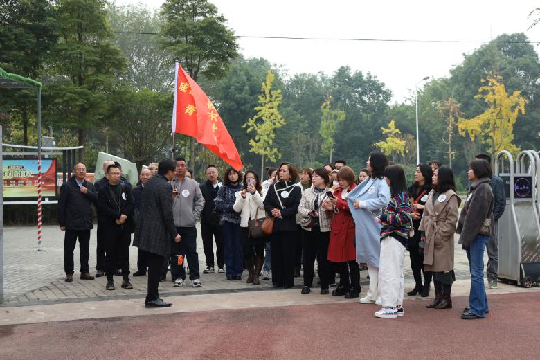 【成都职业学校】成都市青羊区第八届家长委员会全体委员到青苏职中参观交流