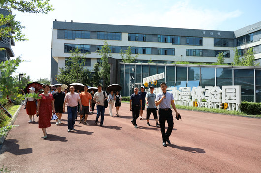 【成都中专学校】福建省上杭职业中专学校德育干部与班主任培训班学员到青苏职中参观交流